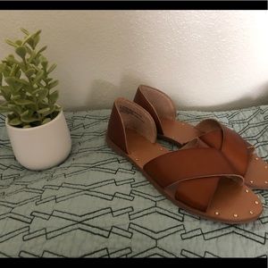 Universal Thread Sandals